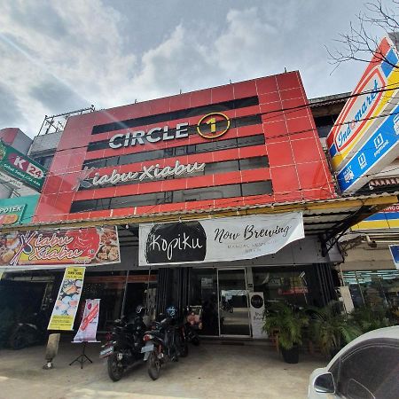 Circle One Hotel Palembang Bagian luar foto
