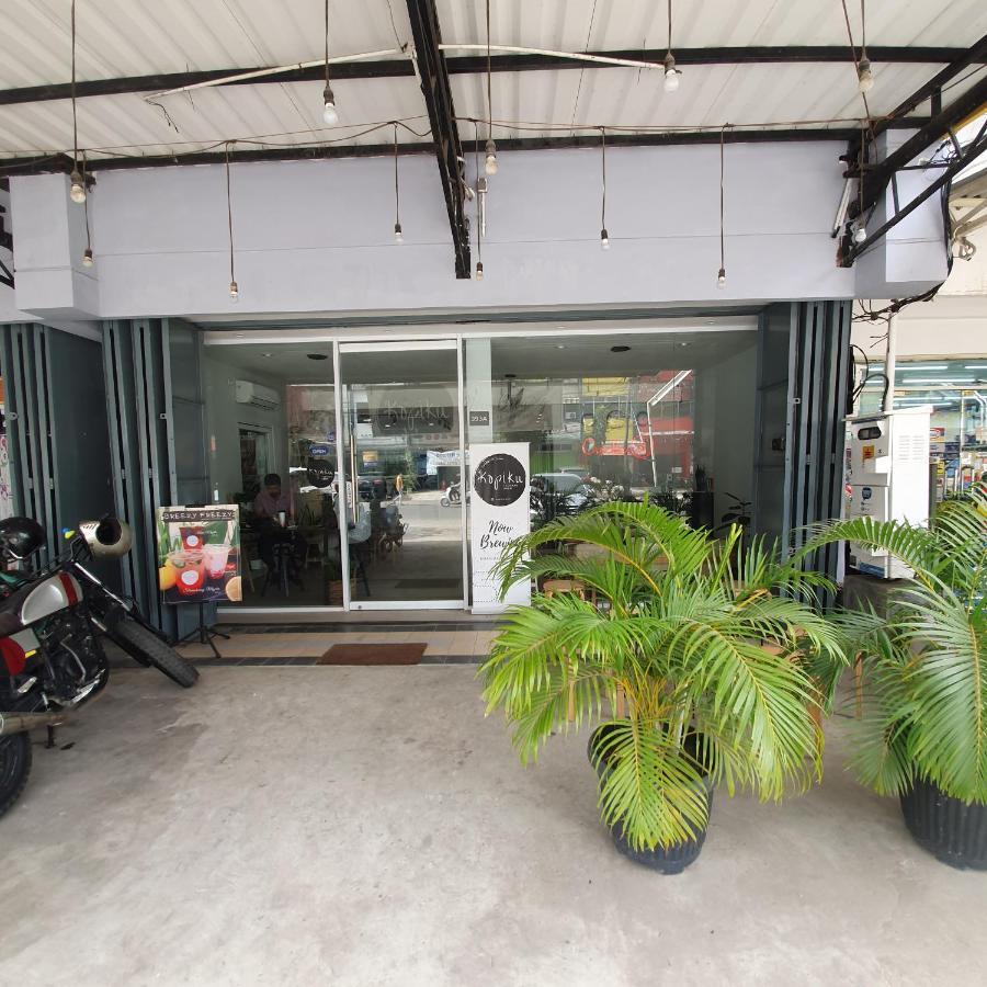 Circle One Hotel Palembang Bagian luar foto